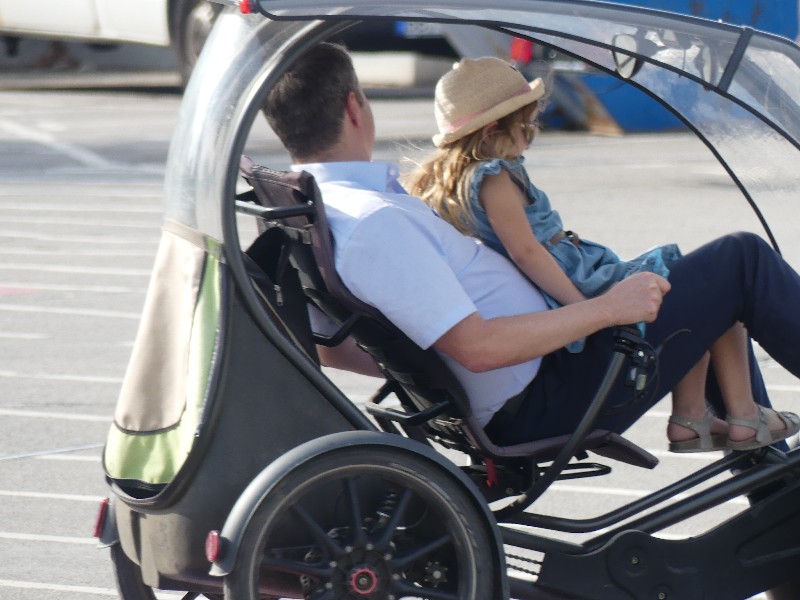 Testfahrt von Vater und Tochter